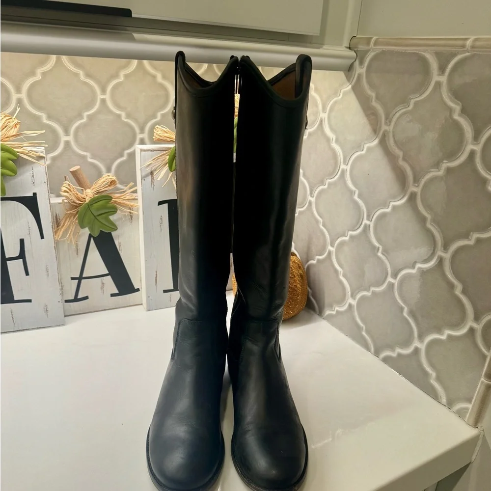 Frye Women’s Black Leather Riding Boots Classic Tall Zip size 7 1/2 - Picture 2 of 8